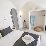 Santorini Hotel 3*